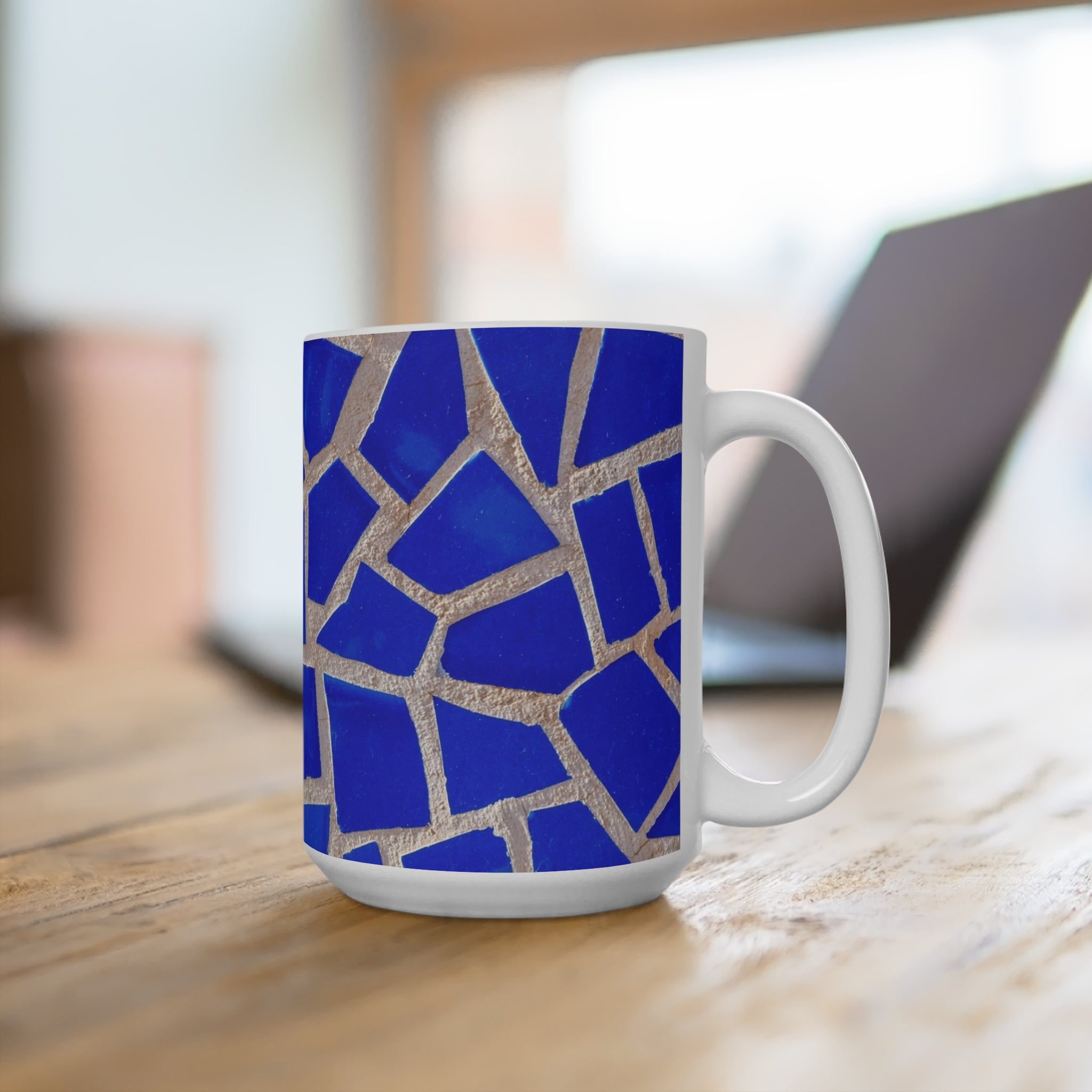Taza de cerámica azul — Patrón de mosaico tipo vidriera inspirado en la técnica trencadís de Antoni Gaudí - Magic Dreams Collection
