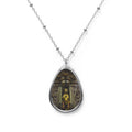 Colgante Relicario Ovalado con Foto – Virgen de Montserrat “La Moreneta” | Estilo Vintage Santuario, Forma Lágrima – Colección Magic Dreams