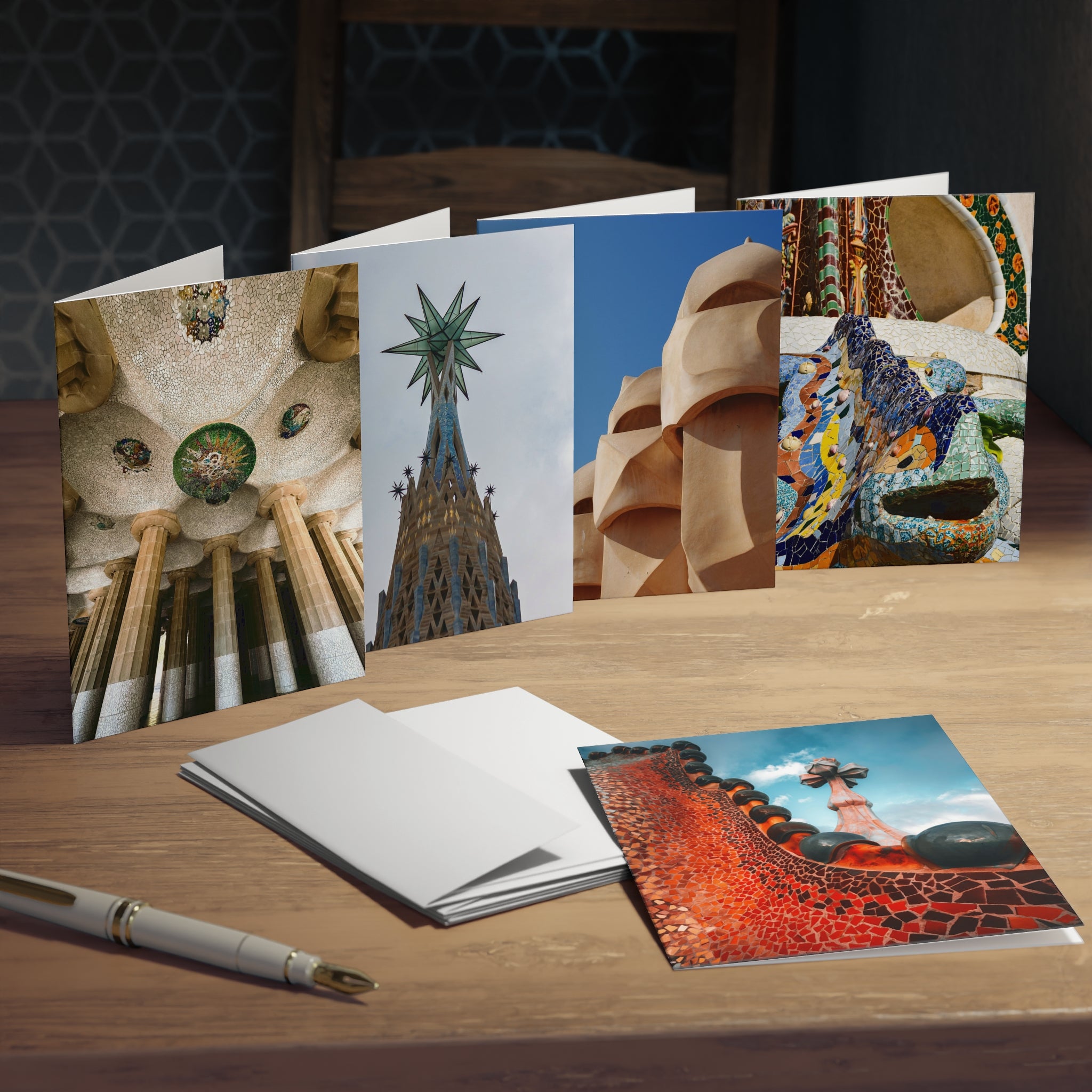 Postales fotográficas de arquitectura Modernista de Antoni Gaudí  (pack de 5) — Magic Dreams Collection