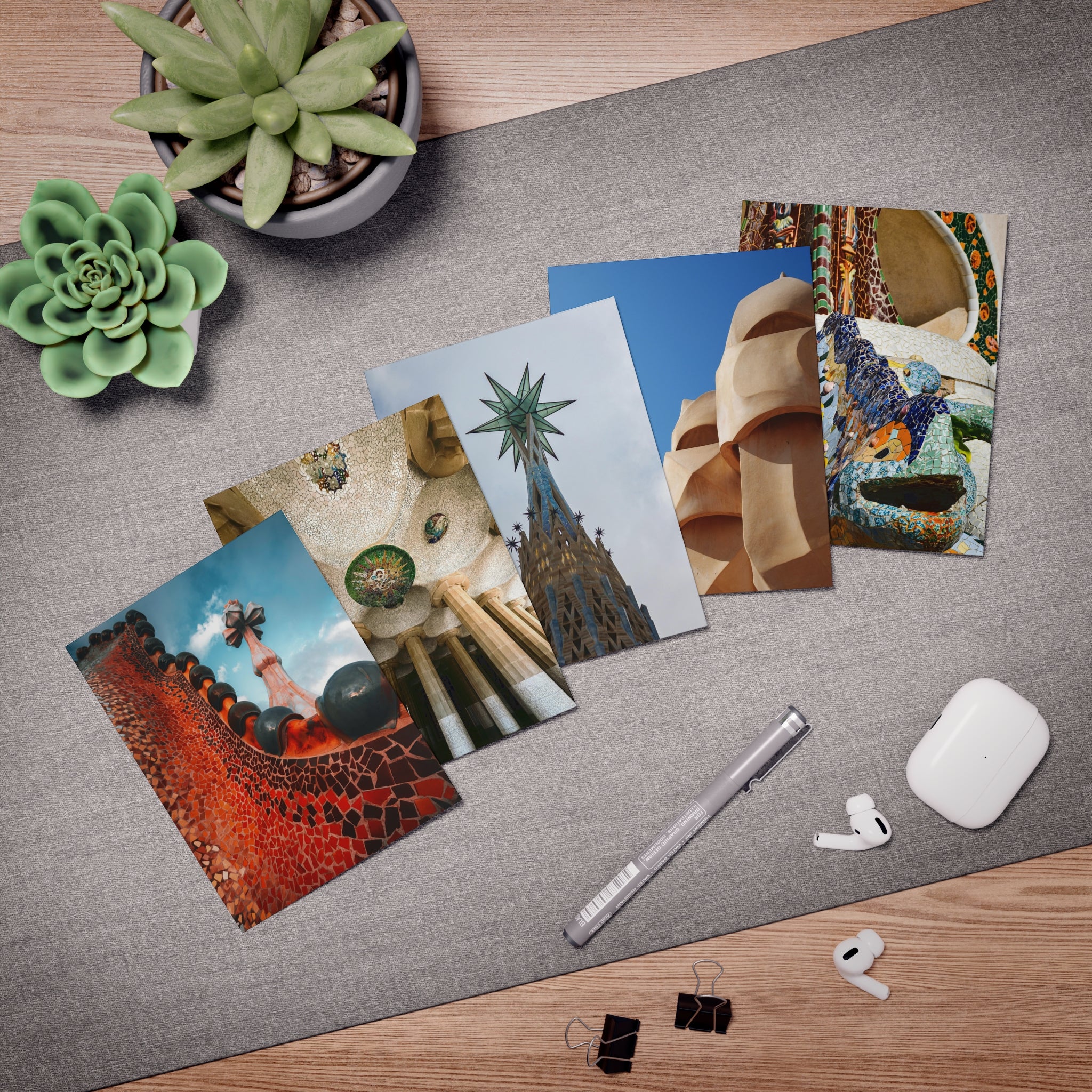 Postales fotográficas de arquitectura Modernista de Antoni Gaudí  (pack de 5) — Magic Dreams Collection