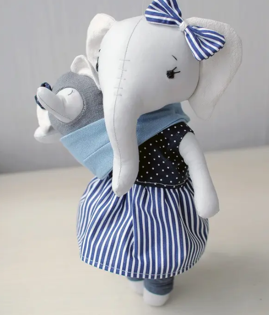Muñeca Elefante Mamá y Bebé — 28 cm, hecha a mano (Magic Dreams Collection)