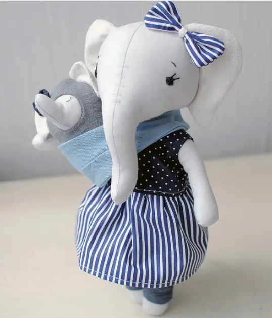 Muñeca Elefante Mamá y Bebé — 28 cm, hecha a mano (Magic Dreams Collection)