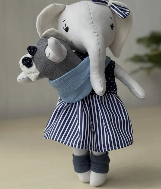 Muñeca Elefante Mamá y Bebé — 28 cm, hecha a mano (Magic Dreams Collection)