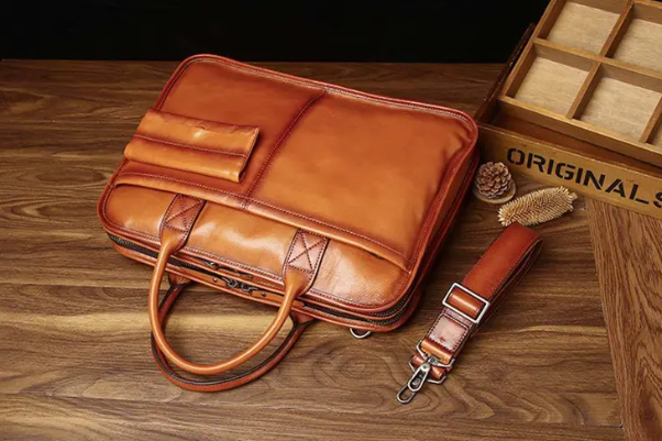 Maletín Vintage de Cuero de Becerro para Hombre — Magic Dreams Collection
