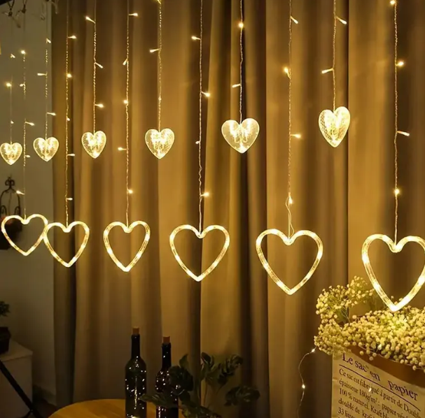 Guirnalda de Luces LED en Forma de Corazón — 138 LEDs, Impermeable - Magic Dreams Collection