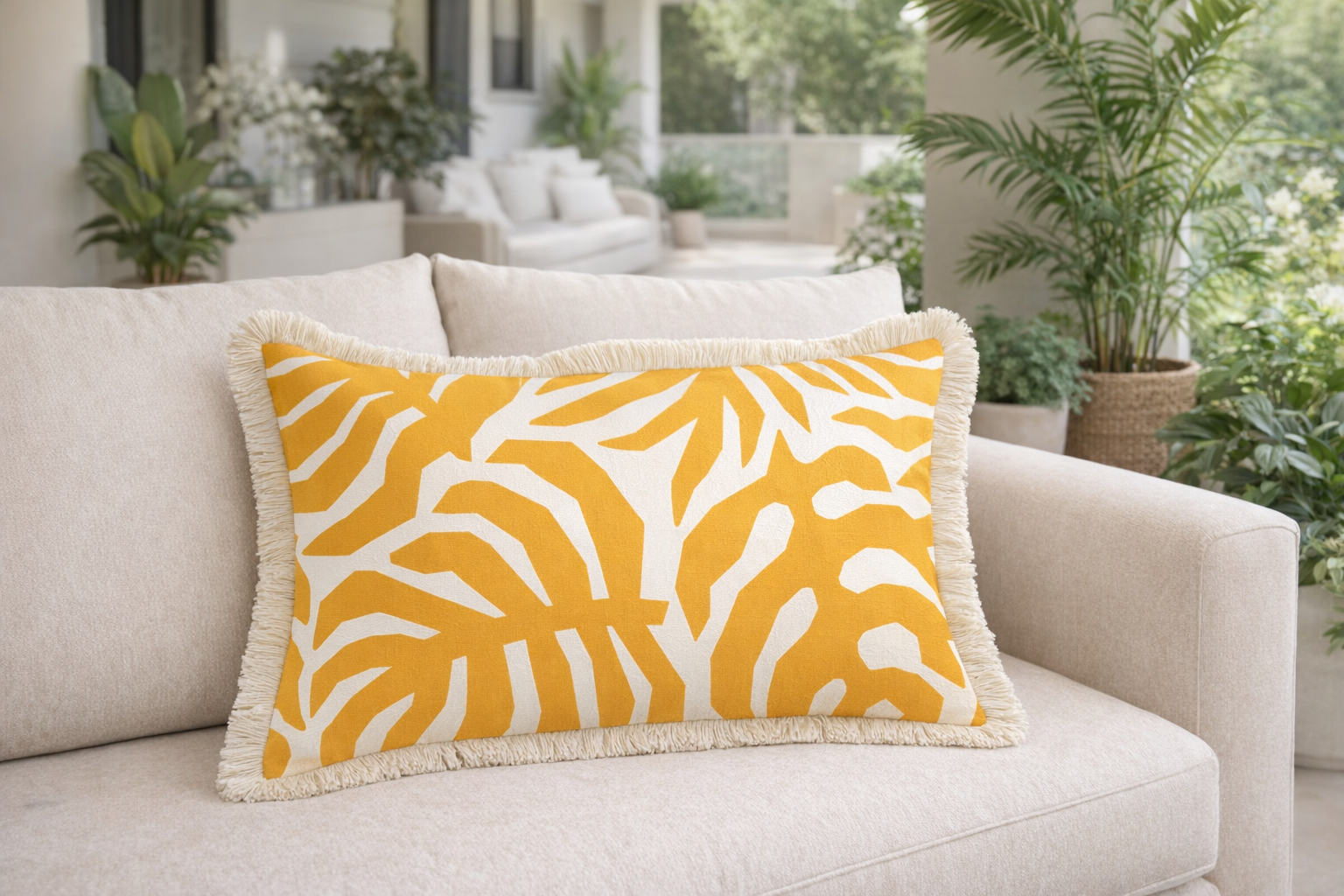 Funda de Cojín Coastal Fringe Casa Palms Gold & White 35×50 – Magic Dreams Collection