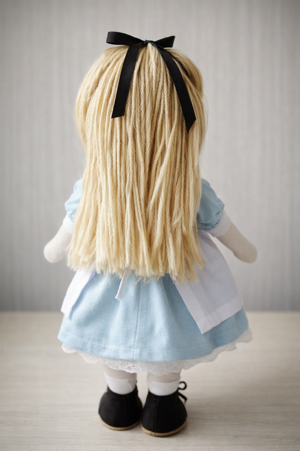 Alicia en el País de las Maravillas y el Conejo Blanco de Freya Dolls — Magic Dreams Collection