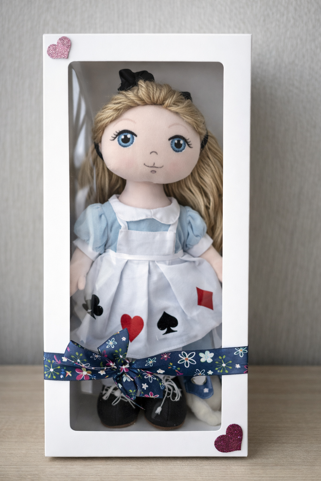 Alicia en el País de las Maravillas y el Conejo Blanco de Freya Dolls — Magic Dreams Collection
