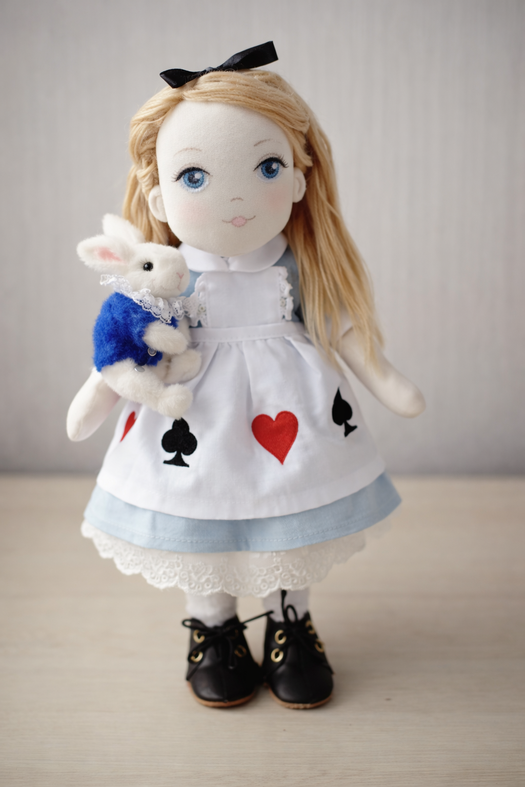 Alicia en el País de las Maravillas y el Conejo Blanco de Freya Dolls — Magic Dreams Collection
