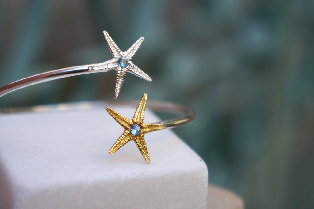 Pulsera estrella de mar en plata: brazalete ajustable con circonita azul (Magic Dreams Collection)