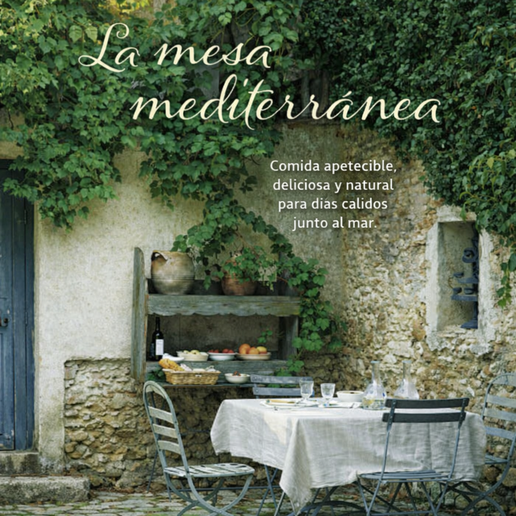 La mesa mediterránea. Comida apetecible, deliciosa y natural para días cálidos junto al mar